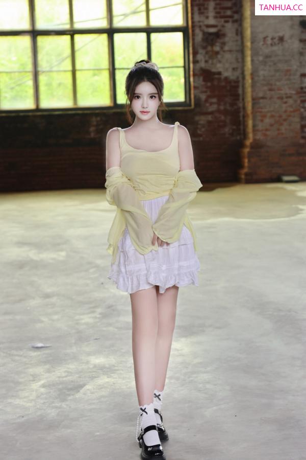   [XiuRen]高清写真图 2024.08.16 No.9024 小薯条nienie 美乳性感第65张图片